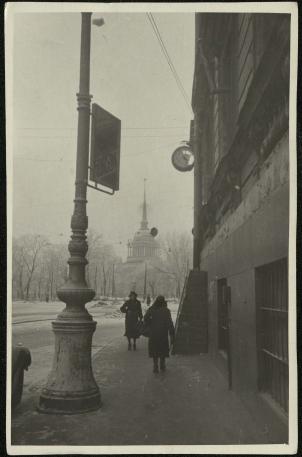 Обложка книги На улицах Ленинграда Фотография