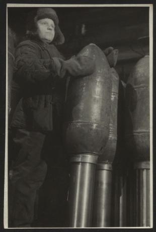 Обложка книги Геннадий Бабушкин работает с 1942 года. Стахановец Фотография