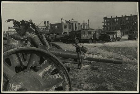 Обложка книги Разбитая техника на улицах города Фотография