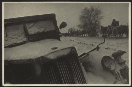Обложка книги Красная Армия входит в г. Венёв Фотография