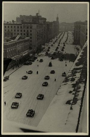 Обложка книги Танки идут на Красную площадь. 7 ноября 1941 г. Фотография
