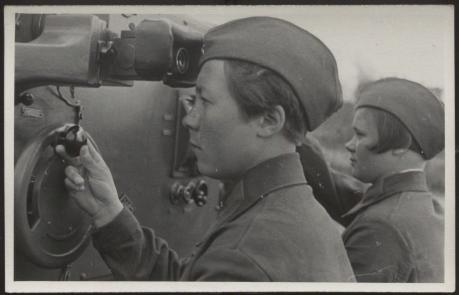 Зенитный расчет Фотография Обложка книги Зенитный расчет Фотография